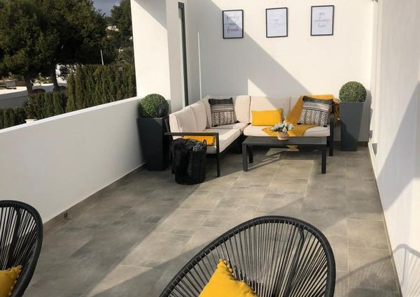 LONG-TERM RENTAL FROM SEPTEMBER 2026. Modern villa with pool and sea views for rent in Moraira.