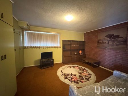 Charming Family Home with Stunning Views - Photo 5