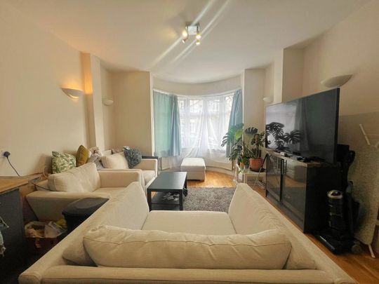 3 bedroom flat to rent - Photo 1