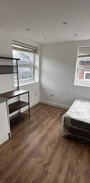 Studio to rent - Photo 1