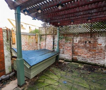 4 bedroom semi-detached house to rent - Photo 5