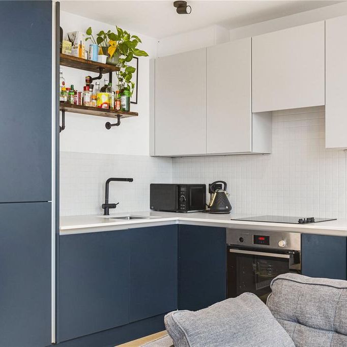 Studio to rent - Photo 1