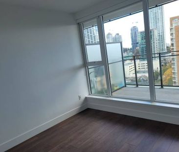 >> one bedroom Metrotown $ 2,400 << - Photo 2