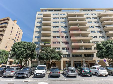 3 room luxury Flat for rent in Matosinhos, Distrito do Porto - Photo 2