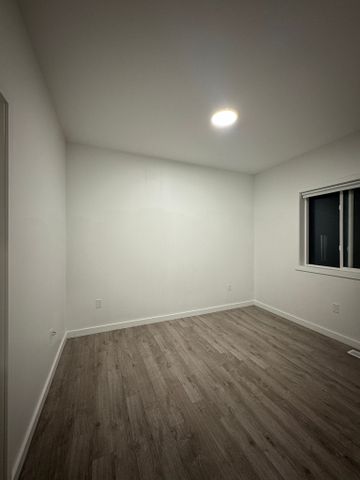 For Lease - 200 W Main Street Unit# 100, Welland, Ontario - Photo 3