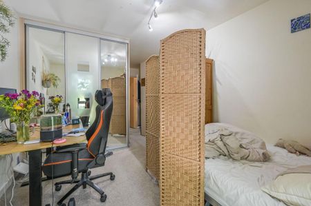 3 bedroom flat to rent - Photo 4