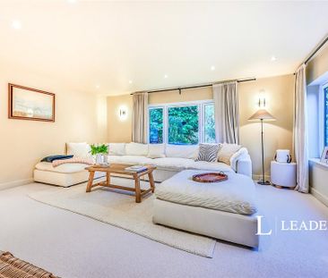 4 bedroom detached house to rent - Photo 3