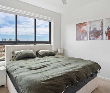 Contemporary Top Floor Apartment in the Heart of Tweed Heads - Photo 4