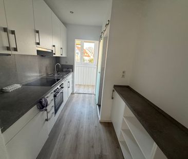 * Sehr schöne 2,5-Zimmerwohnung mit hochwertiger EBK * große Dachte... - Photo 1