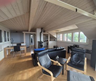 Heimelige Dachwohnung mit Speicherofen, Seesicht und Terrasse - Foto 1