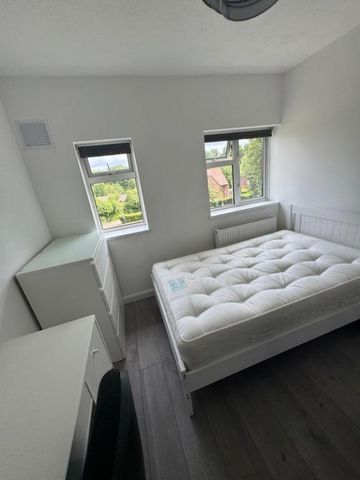 Wavell Way,Winchester - Photo 3