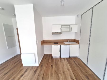 Location Appartement 2 pièces 42m² LES SABLES D’OLONNE 85340 - Photo 2