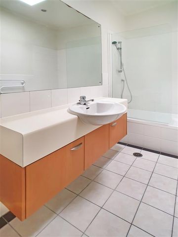 CITY CENTRE - City Fringe - Photo 5