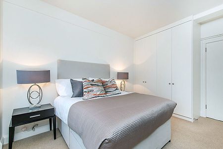 Bright two-bed, two-bath apartment in Chelsea, London SW3 - Photo 3