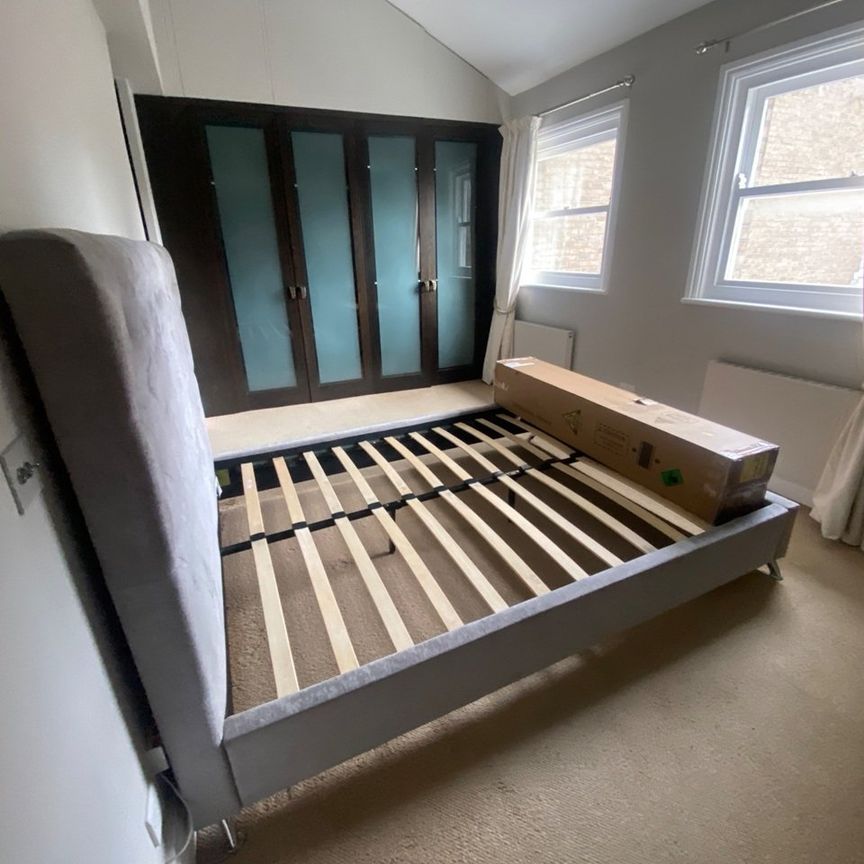 Room in a Shared House, Coral Row, SW11 - Photo 1