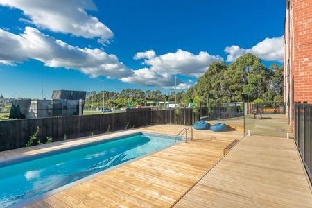 Modern apartment with pool and view - Photo 2