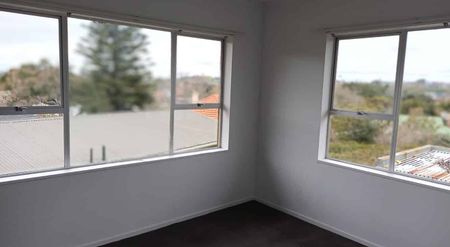 1-Bedroom Flat in Mount Albert - $425/week - Photo 3