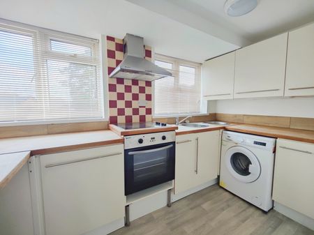 2 bedroom flat to rent - Photo 2