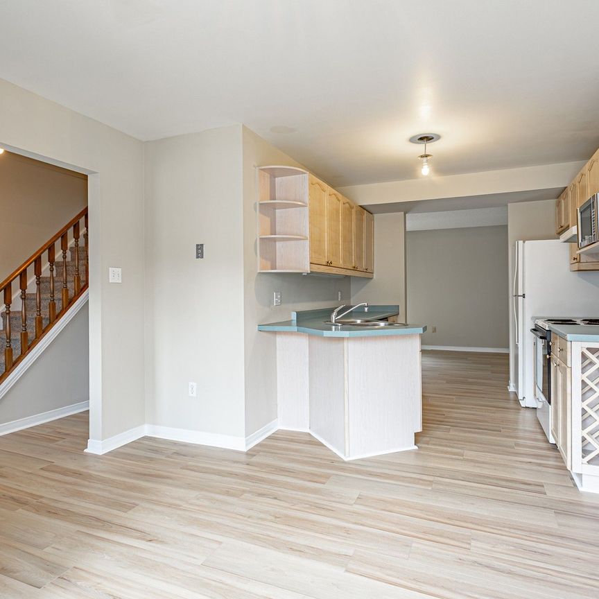 For Lease - 50 CHAPMAN Court Unit# 27, London North, Ontario - Photo 1