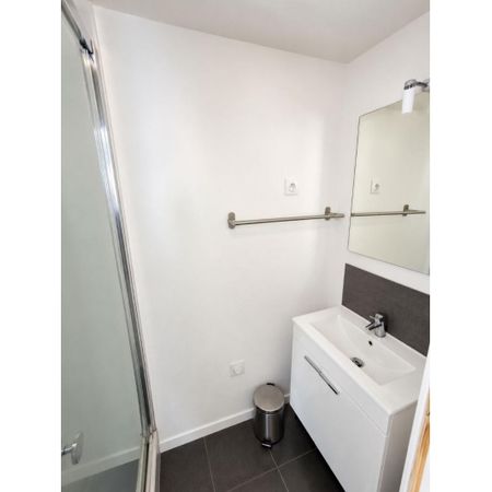 A LOUER : T1 à LILLE • Rue Léon Gambetta - WAZEMMES • 656 € - Photo 4