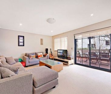 Beautiful Two Bedroom in Waterside Precinct - Photo 6