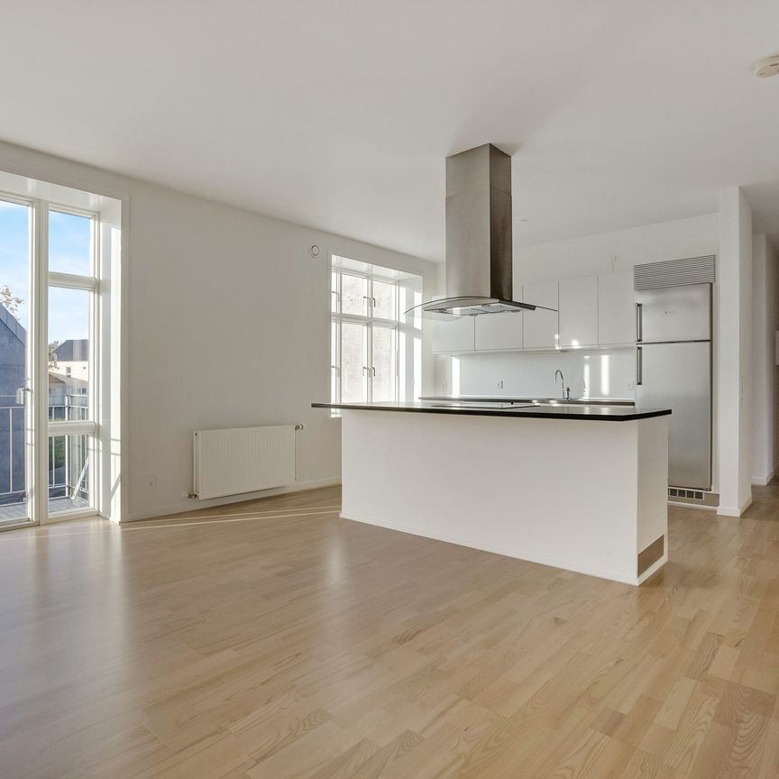 Stuelejlighed nær centrum med lille altan - Photo 1