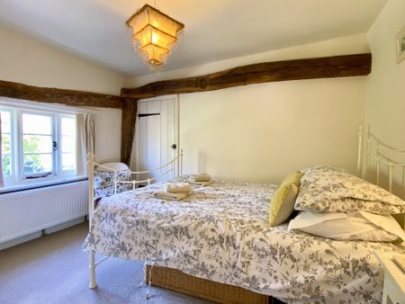 Charming Semi Detached Three Bedroom Cottage with Ground Floor WC, Garage and Parking. - Photo 3