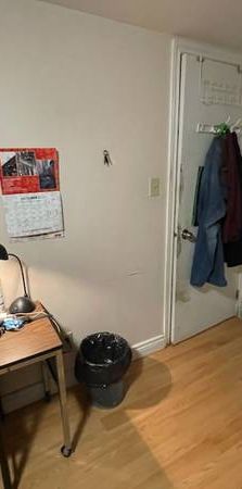 single basement room near Yorkdale Subway station - Photo 1