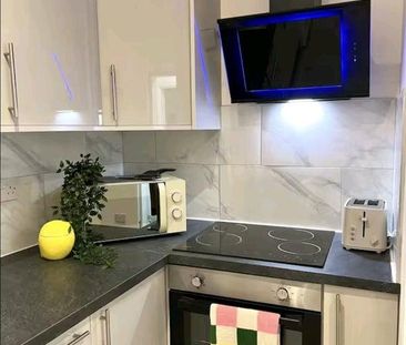 1 bedroom in a flat share to rent - Photo 6