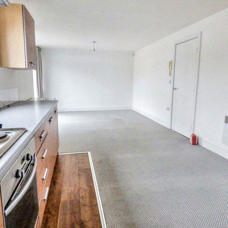 2 bed apartment to rent in NE8 - Photo 1