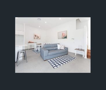 WELL PRESENTED - METRES TO G-LINK LIGHT RAIL - PRIME SOUTHPORT LOCA... - Photo 1