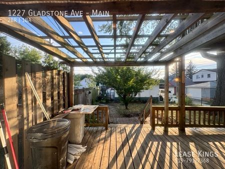 BE THE FIRST TO LIVE IN THIS RENOVATED MAIN FLOOR UNIT IN WALKERVILLE - Photo 4