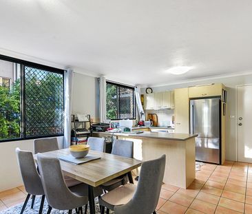 Apartment In Mermaid Beach - Photo 1