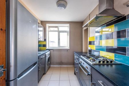 3 bedroom flat to rent - Photo 5