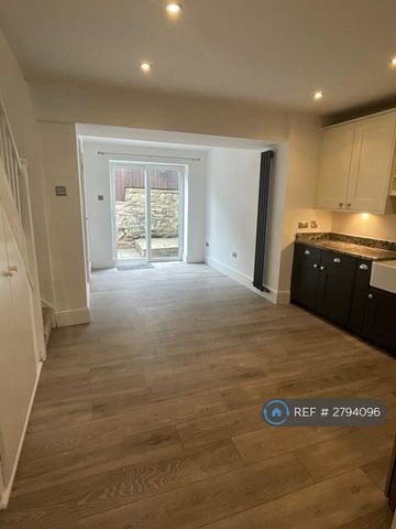 2 bedroom terraced house to rent - Photo 4