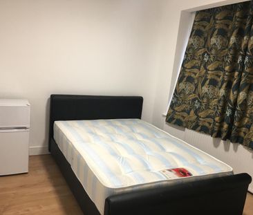 6 bedroom detached house to rent - Photo 4