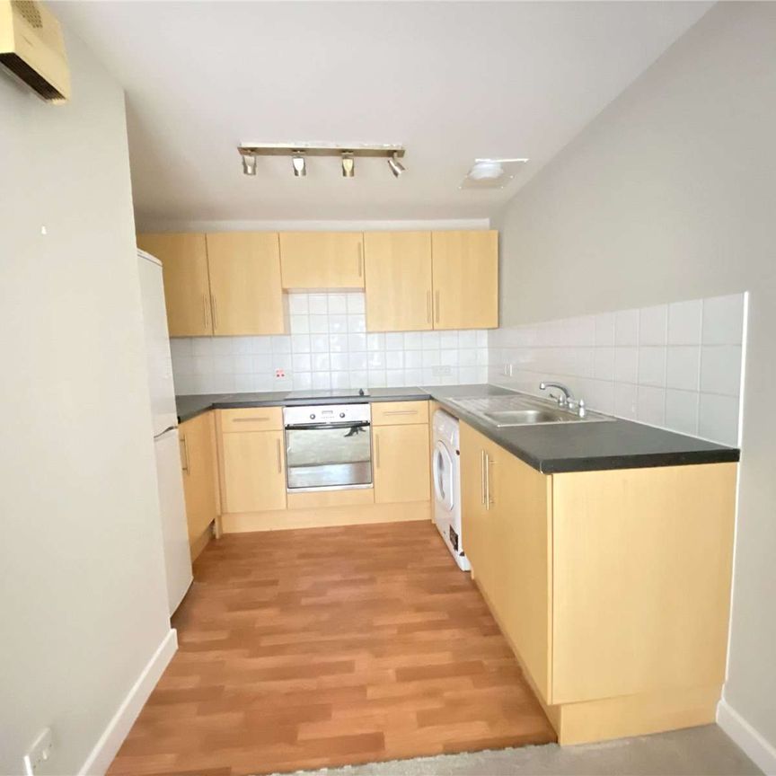 A contemporary apartment forming part of a modern development set in vibrant Crawley. - Photo 1