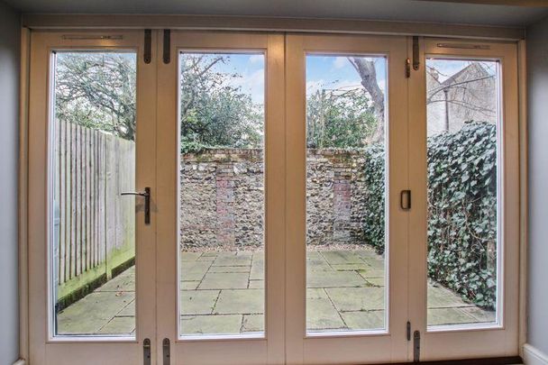 2 bedroom terraced house to rent - Photo 1