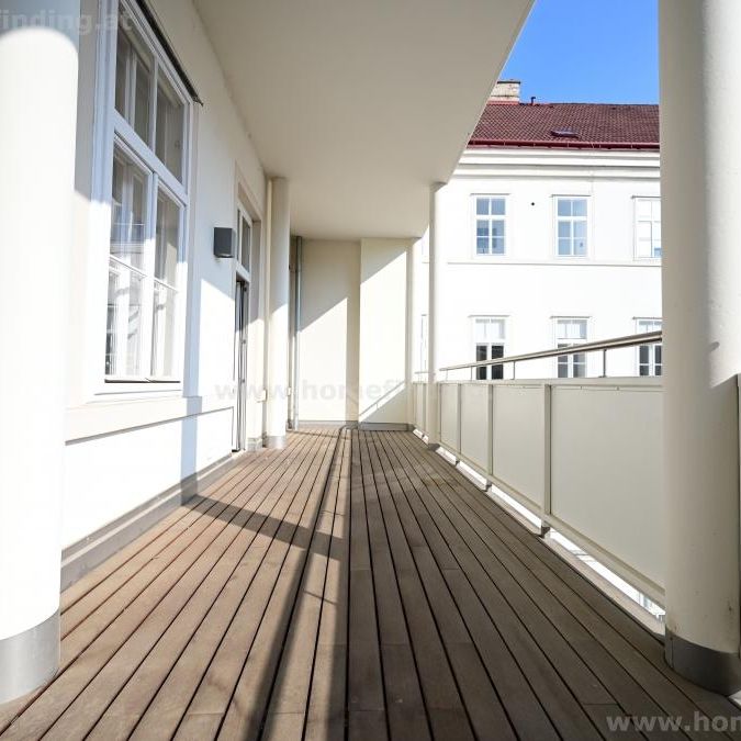 sanierte Altbauwohnung mit großer Loggia - Photo 1