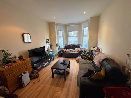 98 Ravenhill Avenue ( NON - HMO ), Belfast BT6 8LH - Photo 3