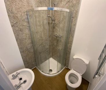 1 bedroom in a house share to rent - Photo 6