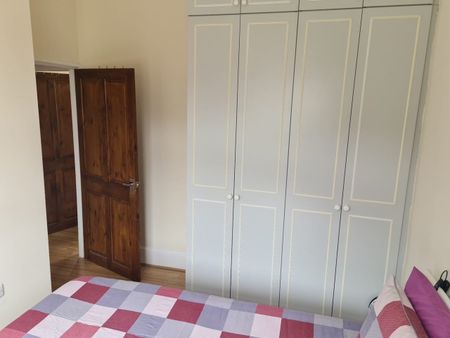 1 Bed Flat, Aldborough Road South, IG3 - Photo 4