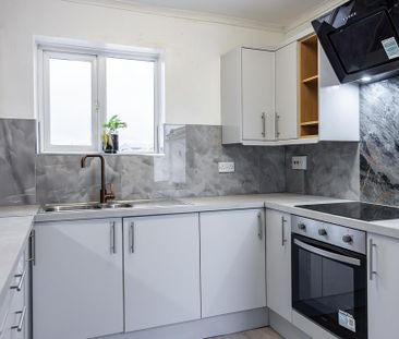 2 bedroom semi-detached bungalow to rent - Photo 5