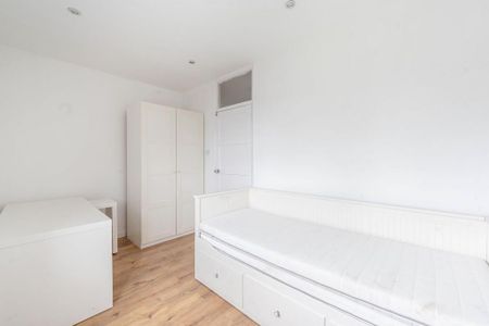 3 bedroom flat to rent - Photo 2
