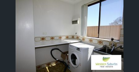 Spacious two bedroom ground floor apartment - Photo 3