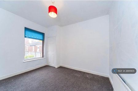 3 bedroom semi-detached house to rent - Photo 2