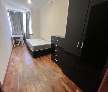 7 bedroom flat to rent - Photo 4