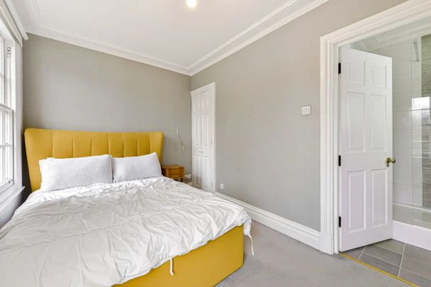 1 bedroom flat in London - Photo 1