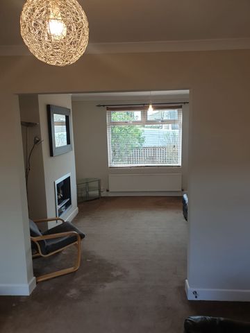 3-bedroom Town House to let in Bradford - Photo 4