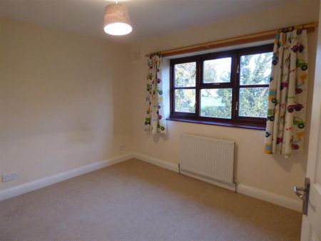 3 bedroom semi-detached house to rent - Photo 3